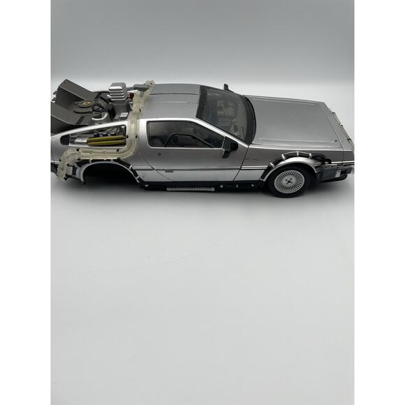 DeLorean 1:15 Diamond Select Back To The Future II Rare - Parts Only - Picture 6 of 10